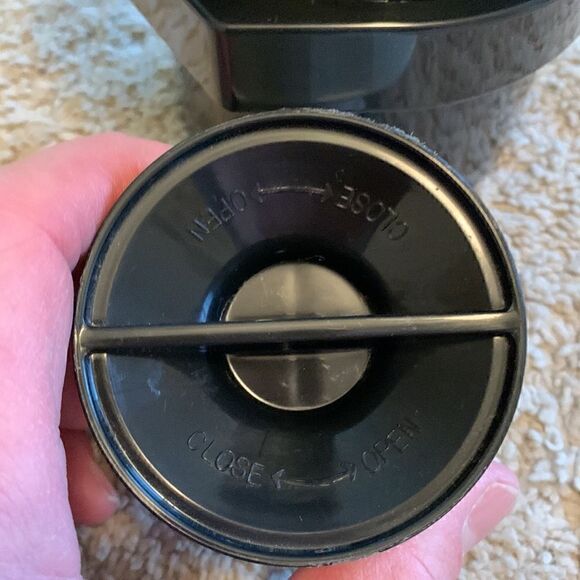 Igloo Thermos 1617 Stainless Steel Black With Foldable Handle 1 Liter - Picture 3 of 5